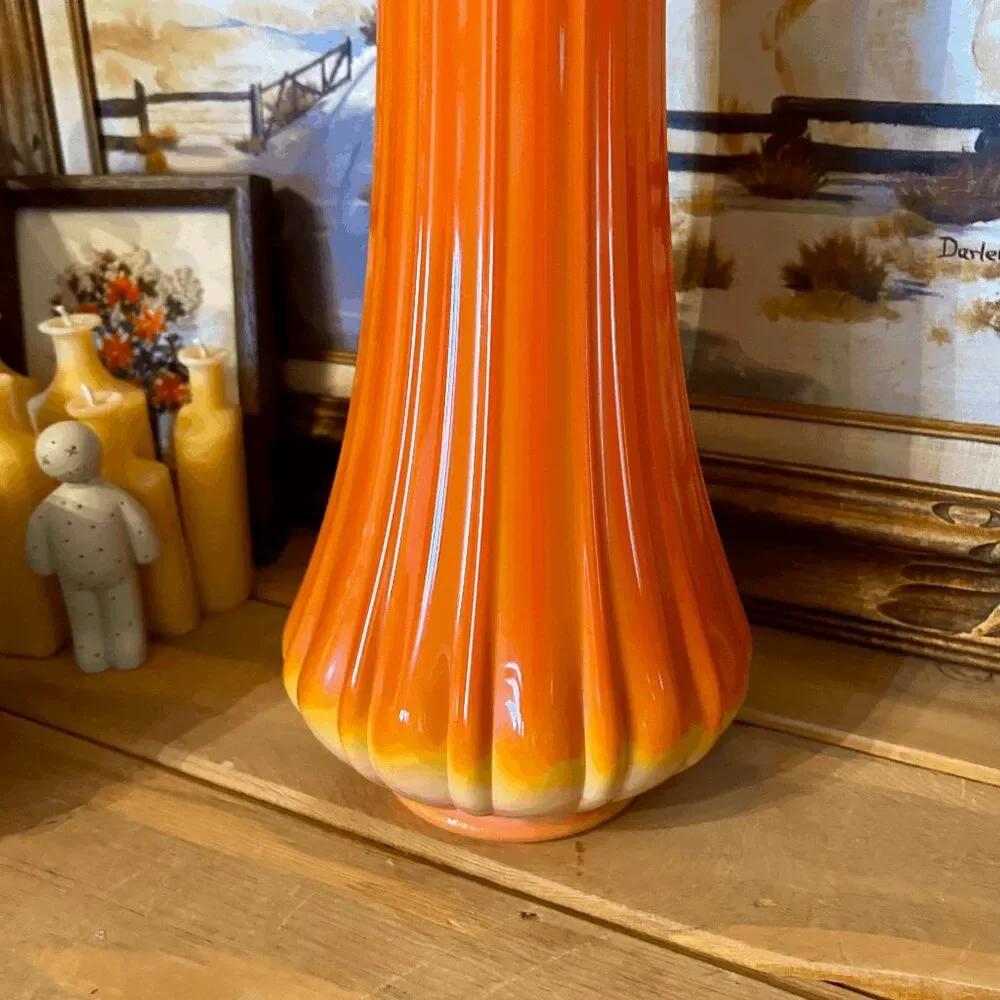 LE Smith Bittersweet Simplicity MCM Ribbed Swung Vase